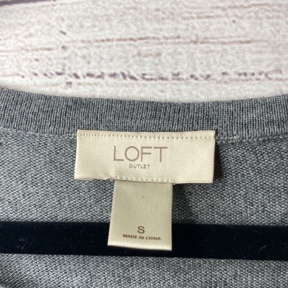 LOFT Outlet Gray Textured Lightweight Sweater Top - Size Small - Picture 10 of 16